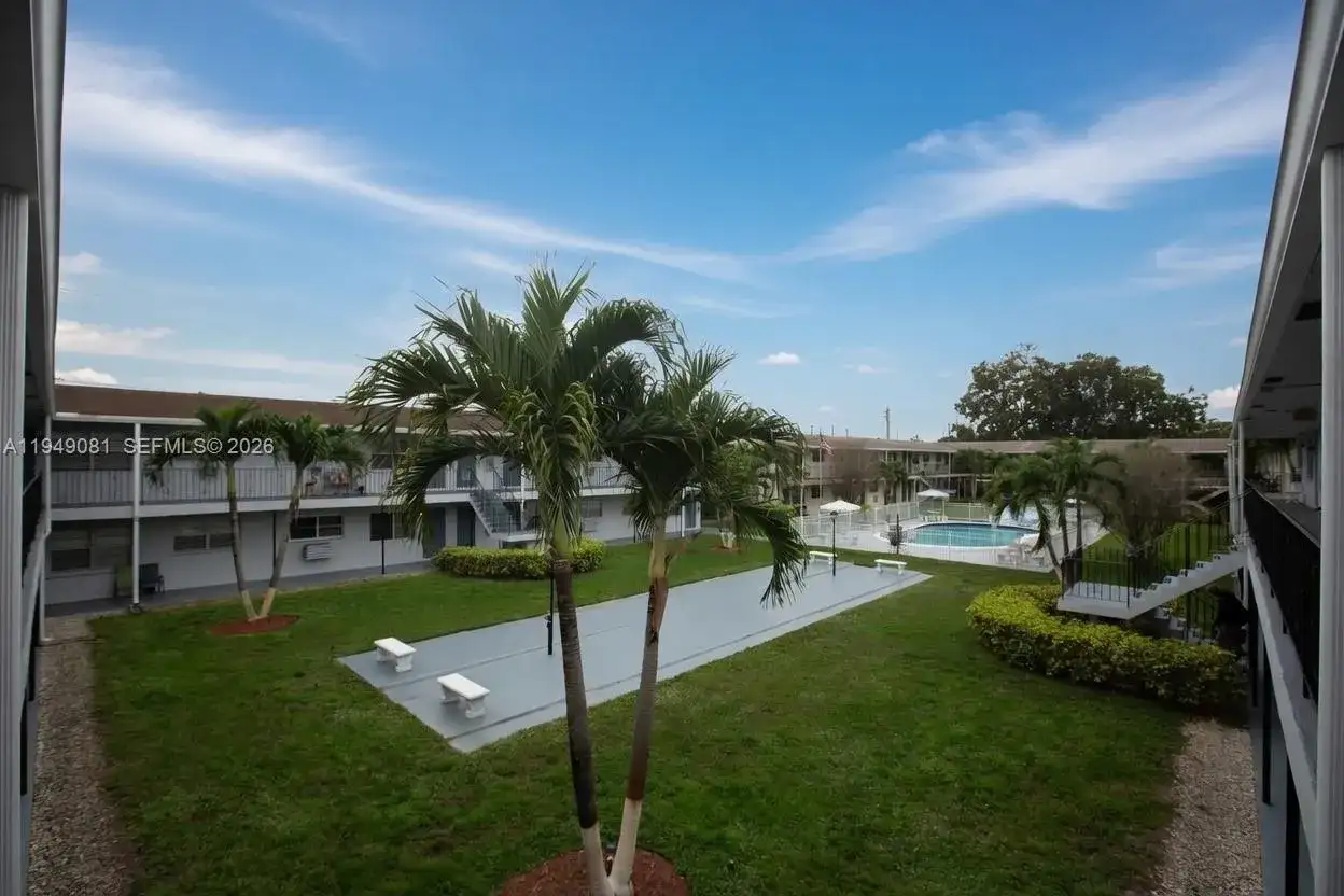 7401 Pines Blvd # 222, Pembroke Pines FL 33024 photo 3