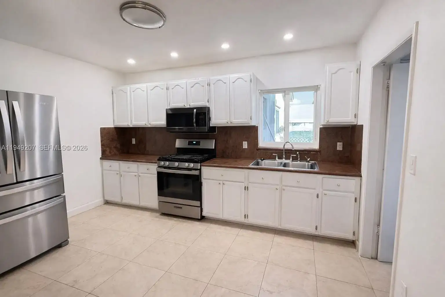 11930 SW 187th Ter, Miami FL 33177 photo 4