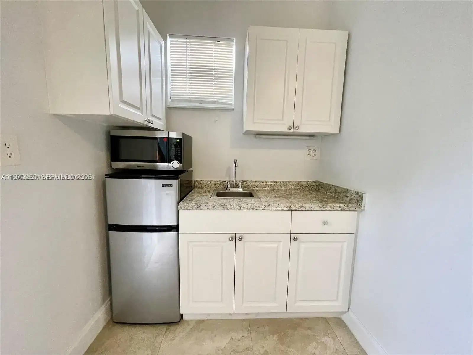 712 SW 5th Ct # 3, Hallandale Beach FL 33009 photo 2