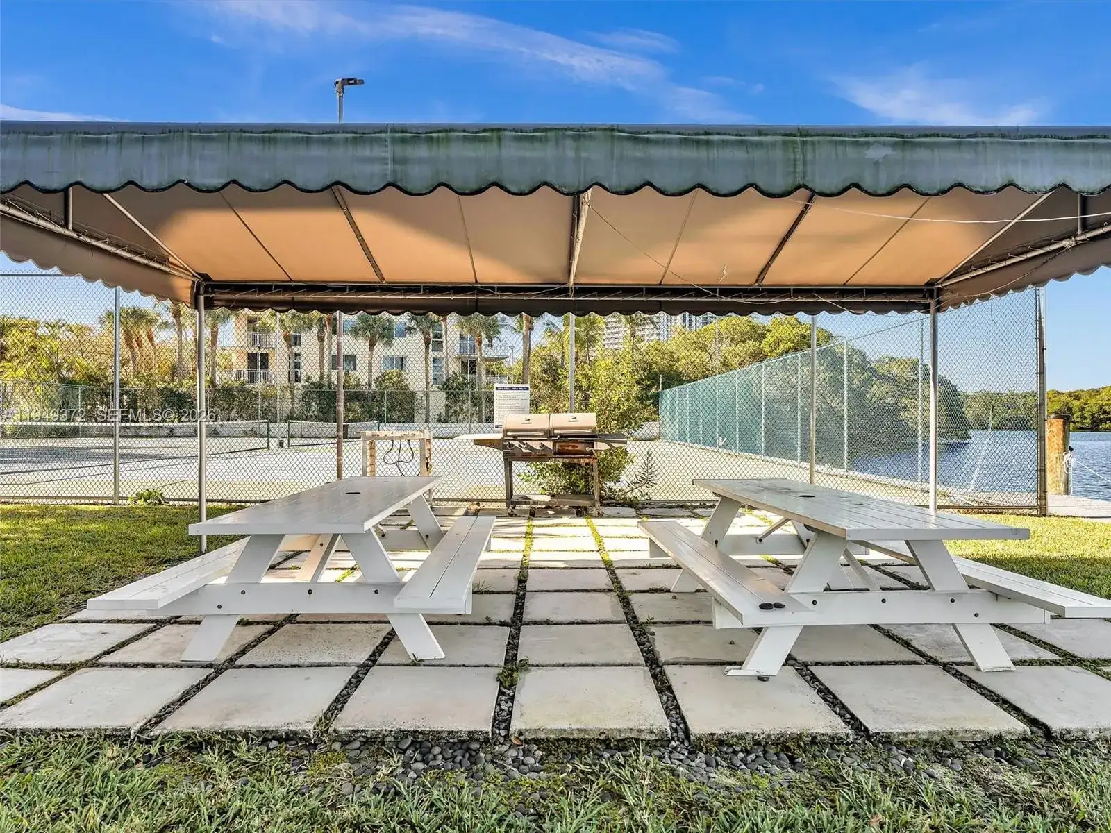 16565 NE 26th Ave # 4E, North Miami Beach FL 33160 photo 4