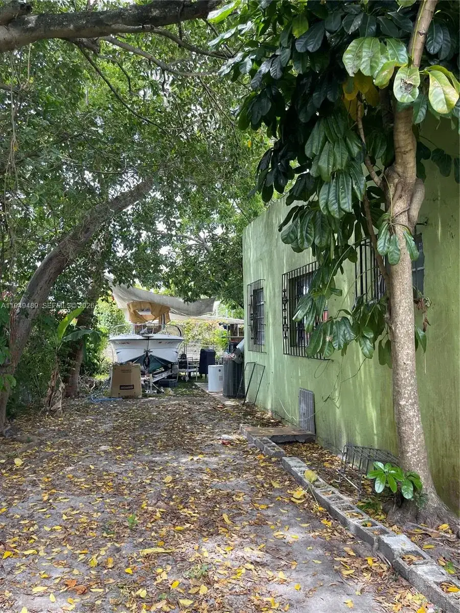 1120 NW 31st St, Miami FL 33127 photo 3