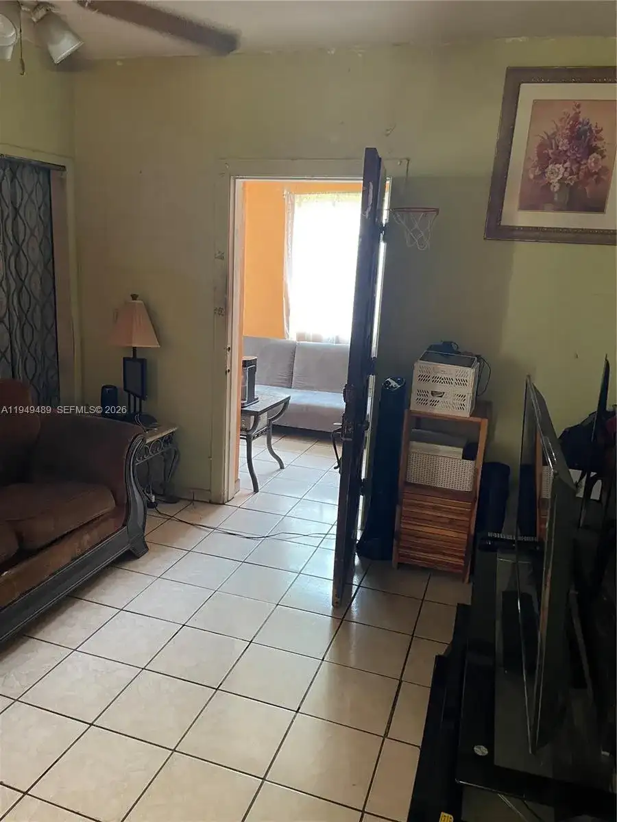 1120 NW 31st St, Miami FL 33127 photo 4
