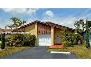 955 NW 106th Ave Cir, Miami FL 33172 photo 2