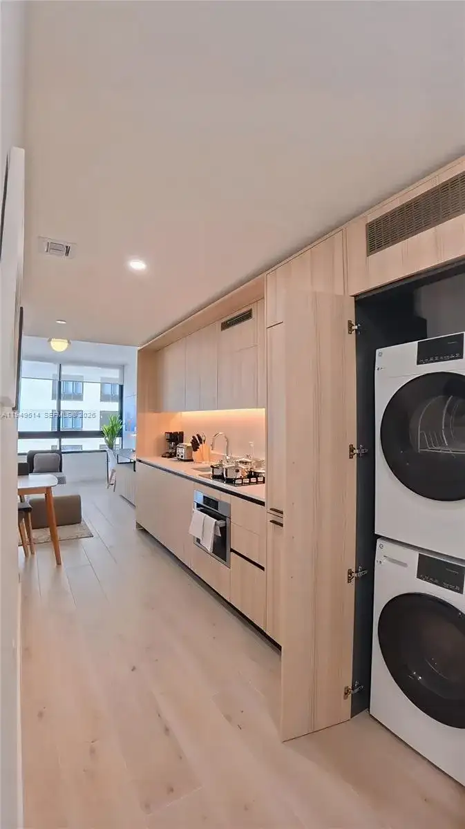 225 N Miami Ave # 1812, Miami FL 33132 photo 3