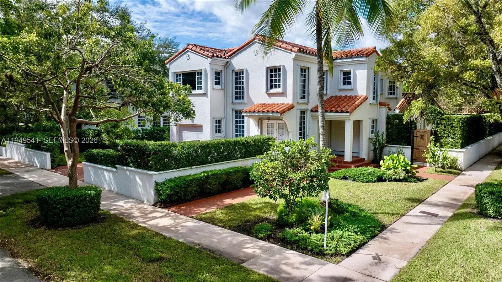 1900 Pizarro St, Coral Gables FL 33134 photo 2