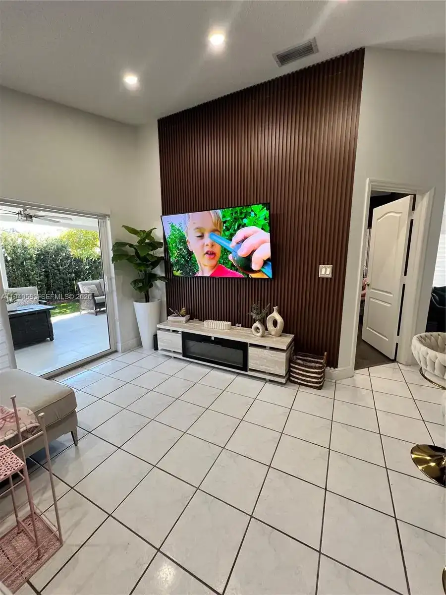 17901 SW 144th Ave, Miami FL 33177 photo 4