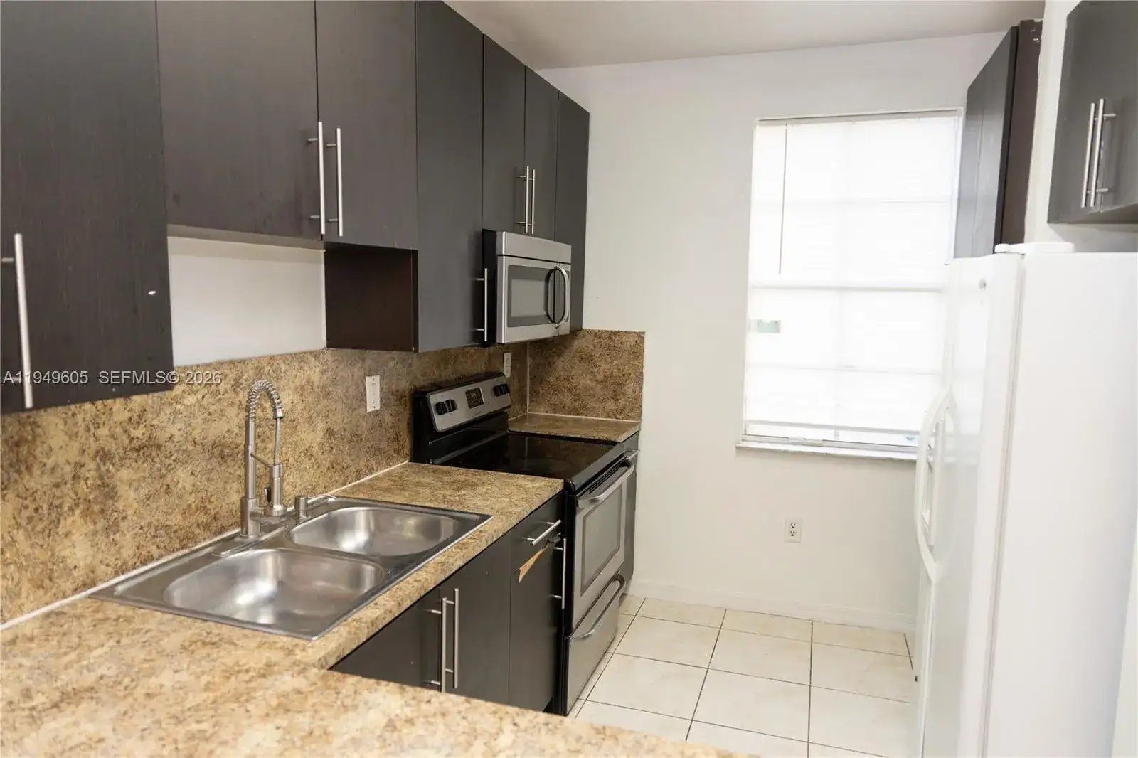 761 SE 2nd St, Homestead FL 33030 photo 2