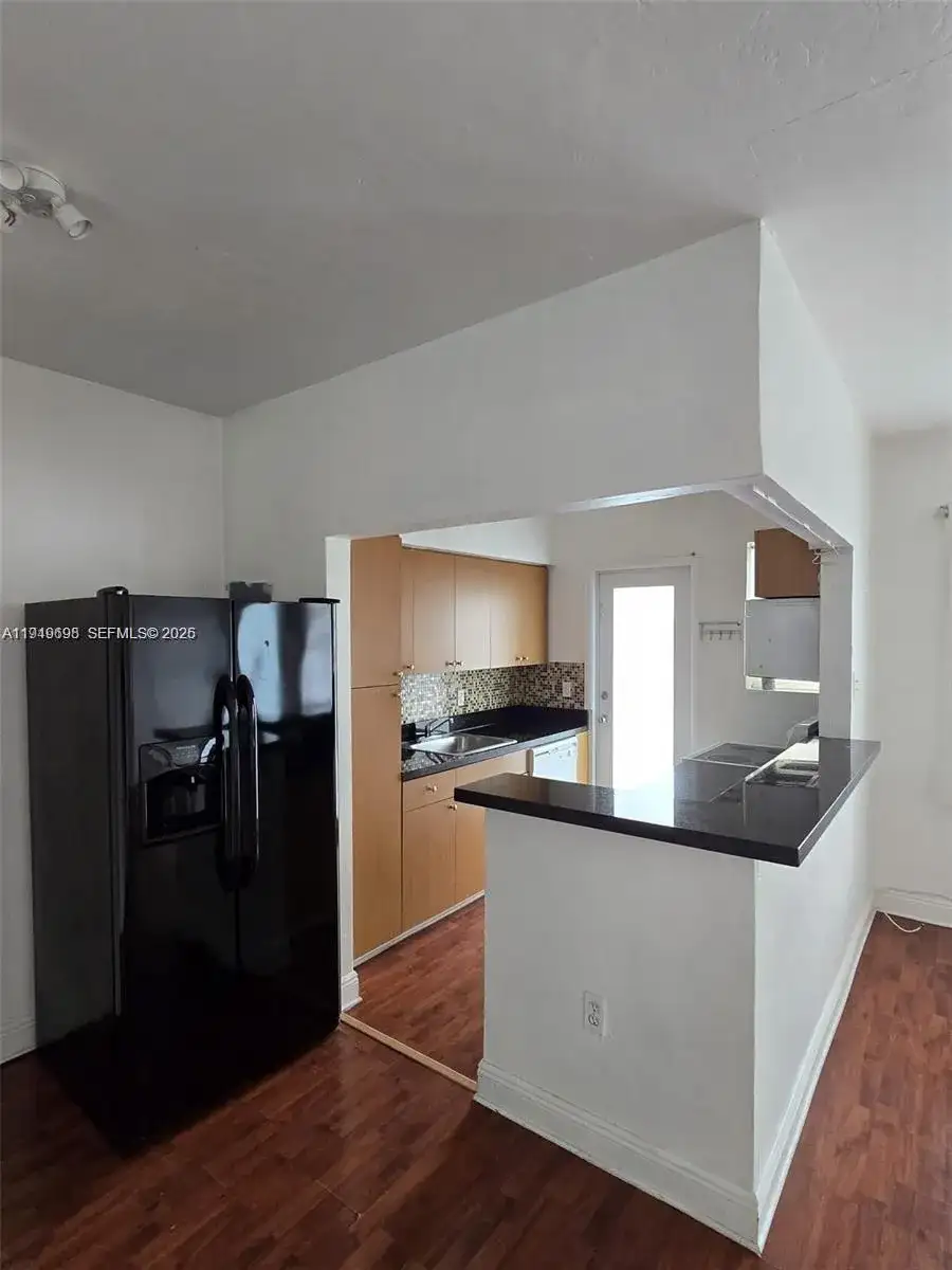 450 77th St # 8, Miami Beach FL 33141 photo 2