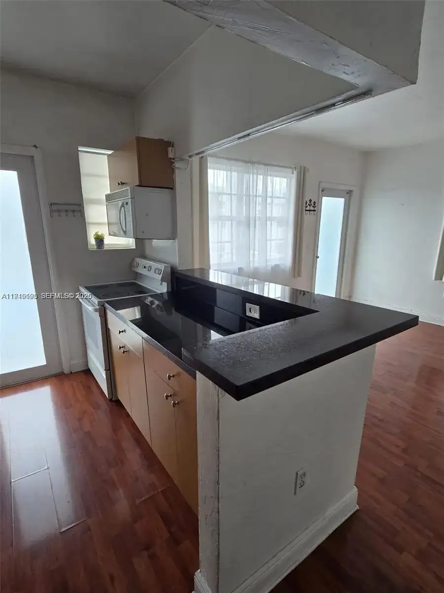 450 77th St # 8, Miami Beach FL 33141 photo 5