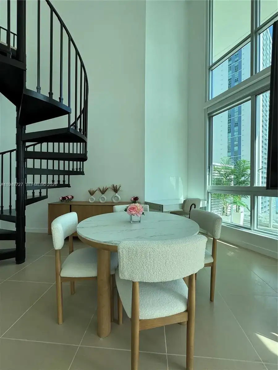 300 S Biscayne Blvd # 1218, Miami FL 33131 photo 3