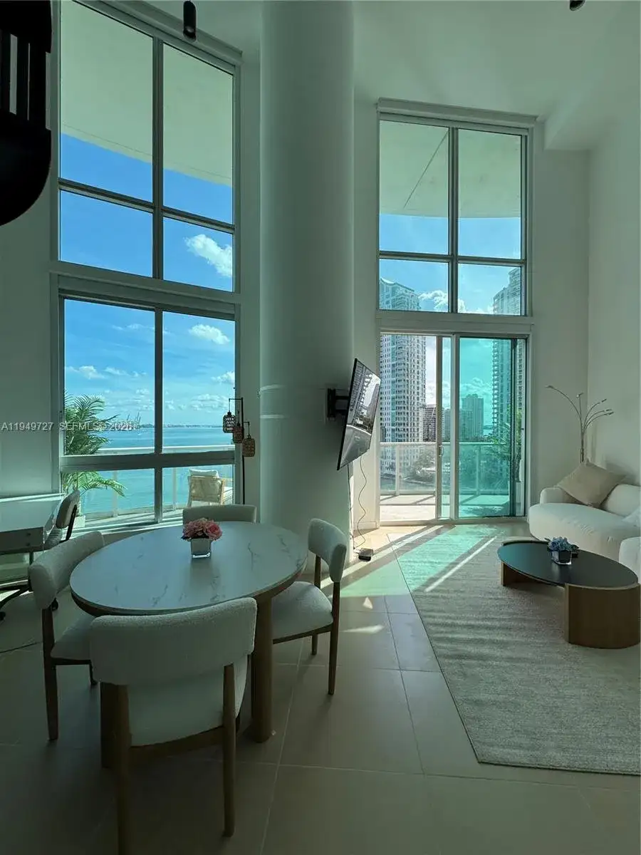 300 S Biscayne Blvd # 1218, Miami FL 33131 photo 4