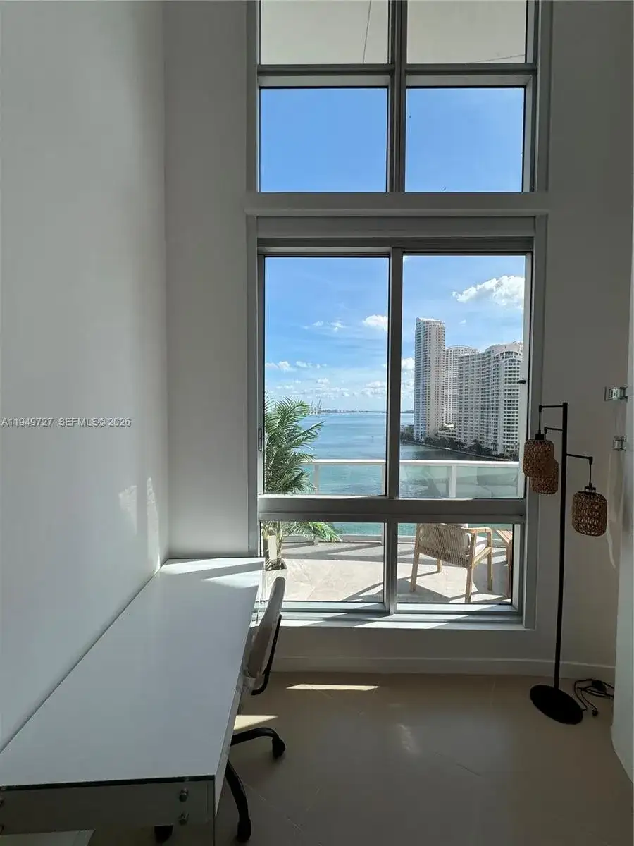 300 S Biscayne Blvd # 1218, Miami FL 33131 photo 5