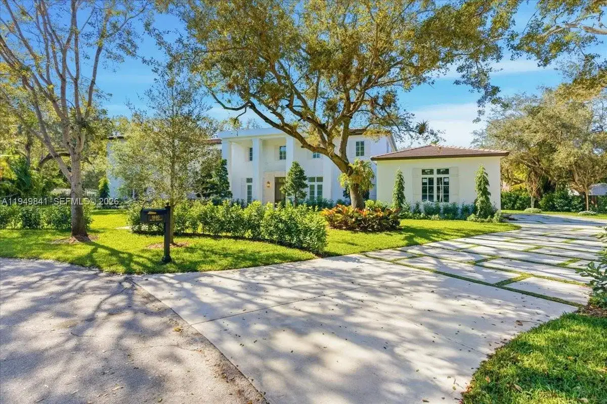 5940 SW 100th Ter, Pinecrest FL 33156 photo 2