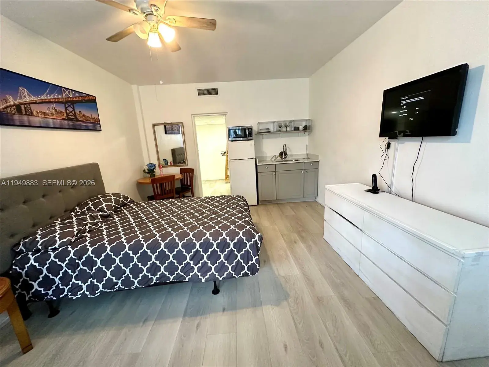 26 Diplomat Pkwy # 2263, Hallandale Beach FL 33009