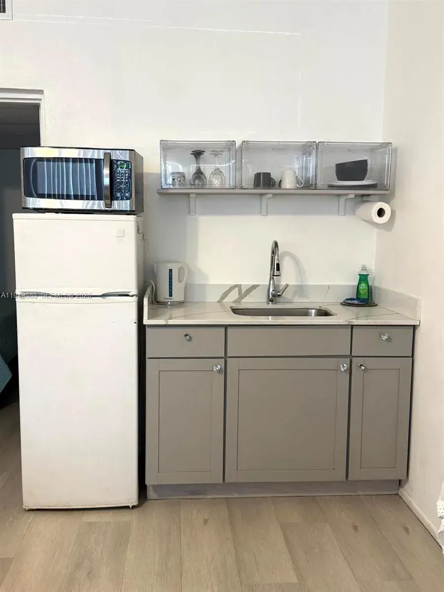 26 Diplomat Pkwy # 2263, Hallandale Beach FL 33009