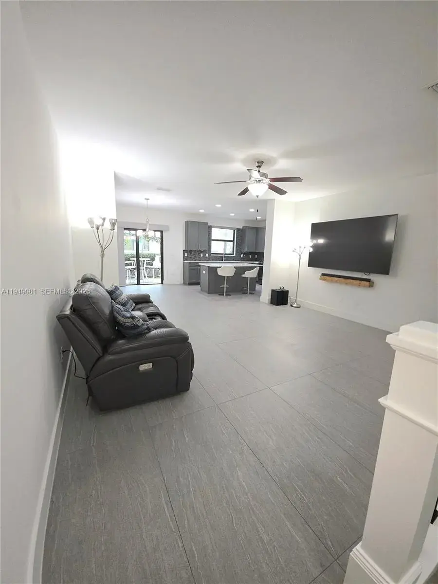 4538 S Aqua Bella Ln, Dania Beach FL 33312