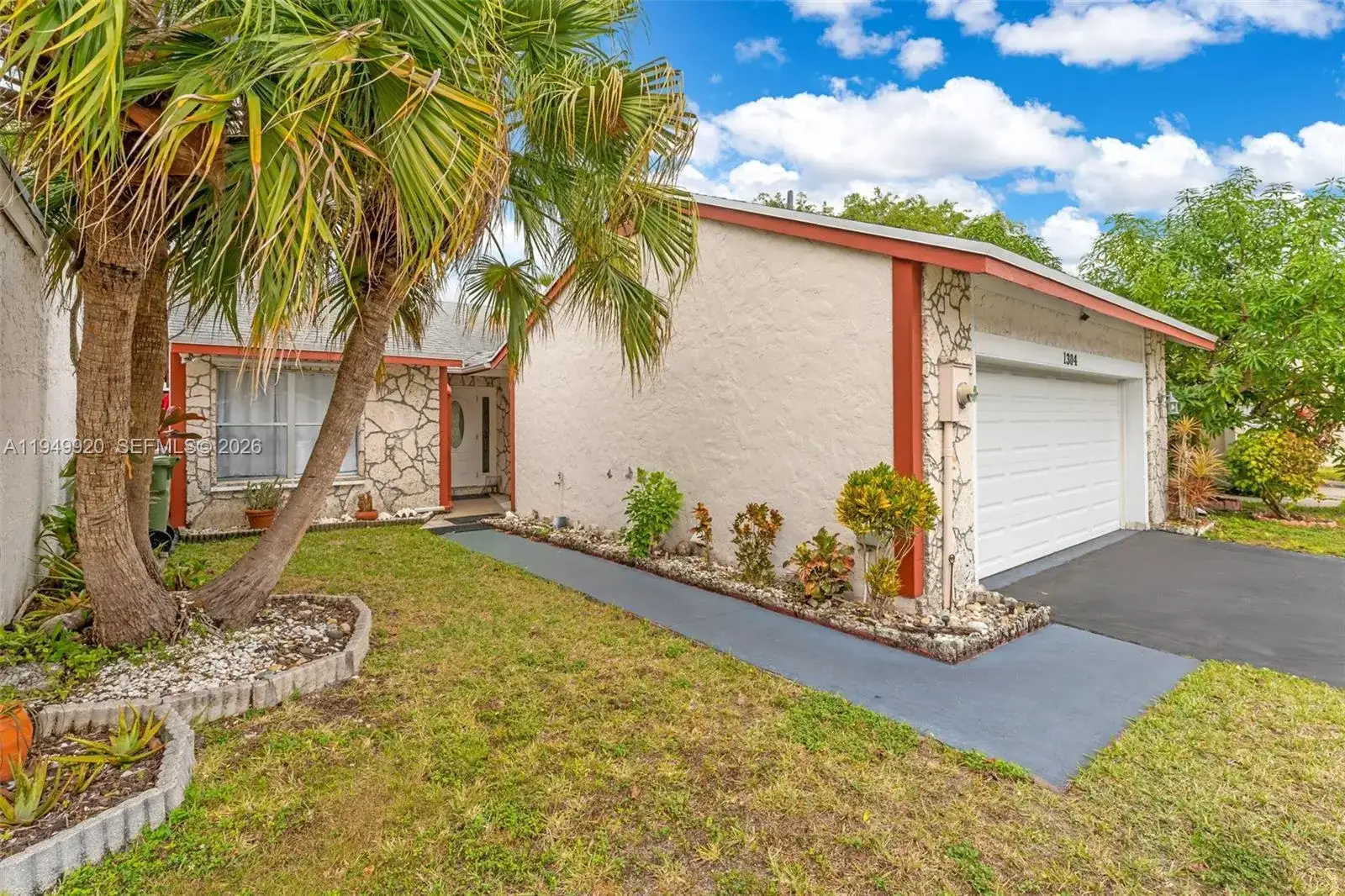 1304 Redstart Ct, Homestead FL 33035 photo 2