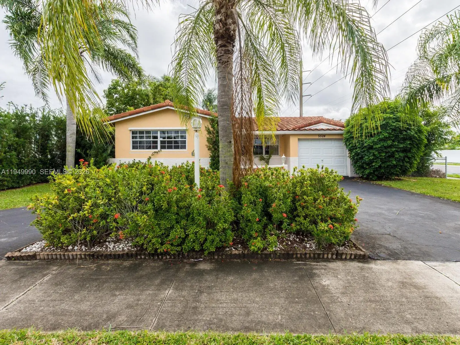5524 Garfield St, Hollywood FL 33021