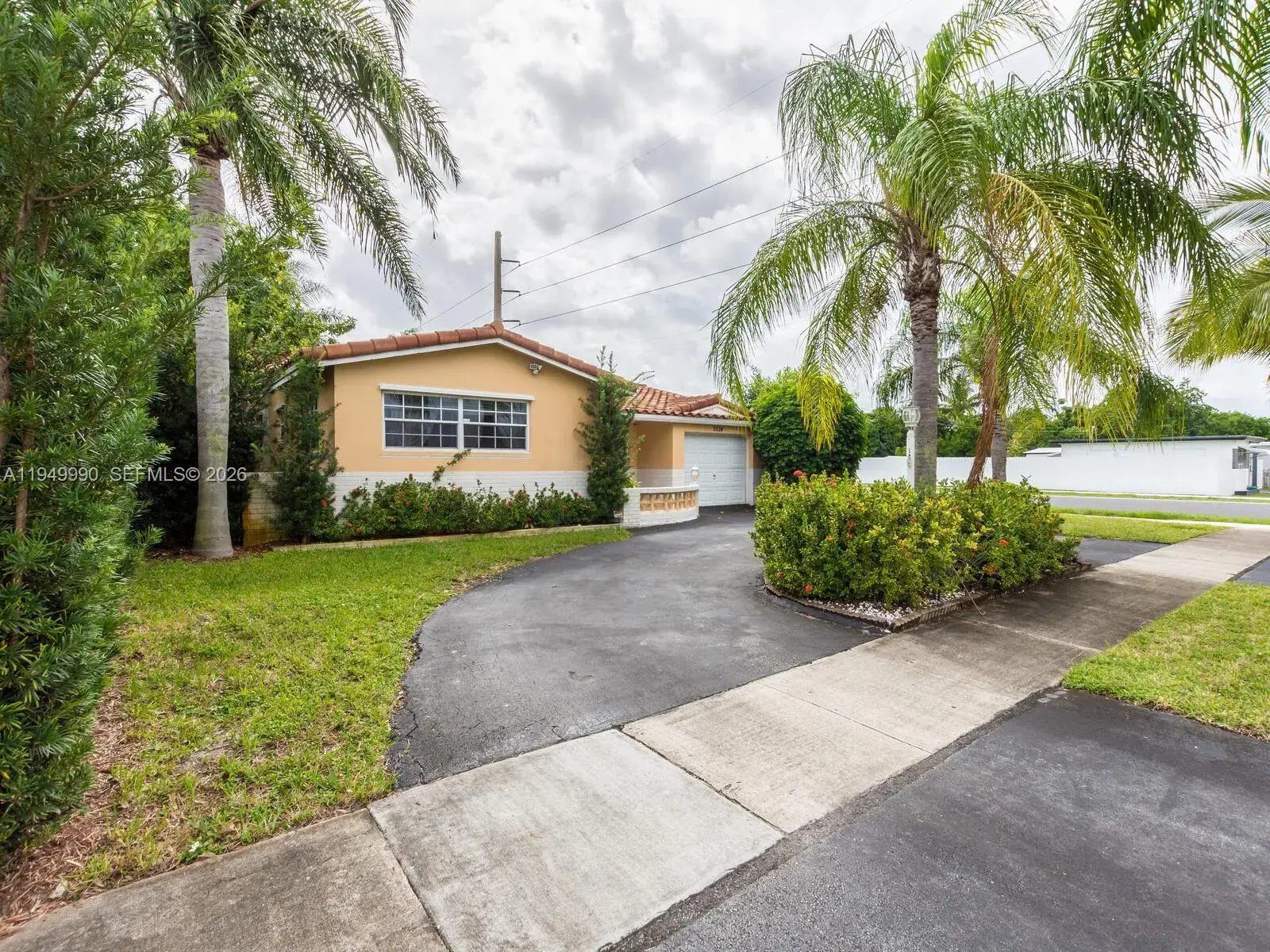 5524 Garfield St, Hollywood FL 33021