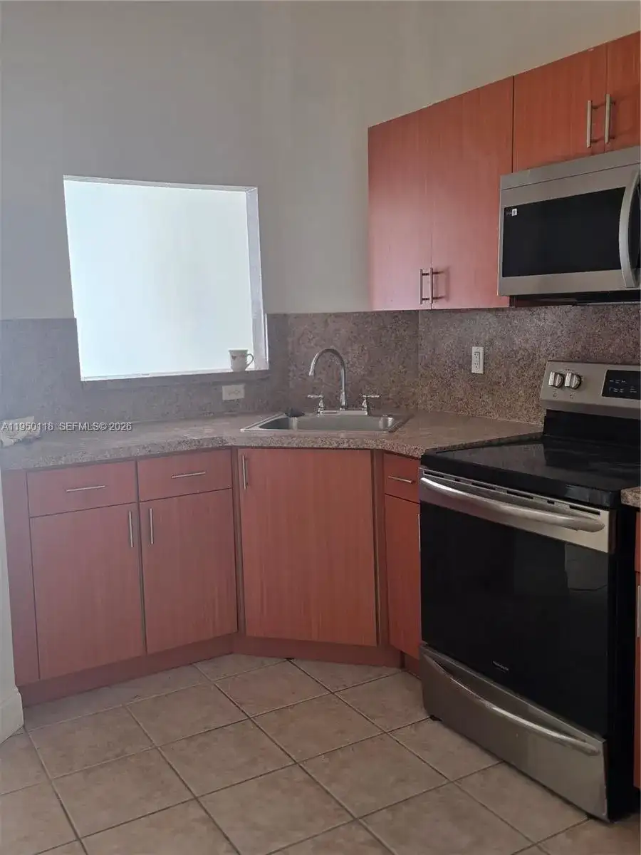 124 NE 13th Ave # 21, Homestead FL 33033 photo 3