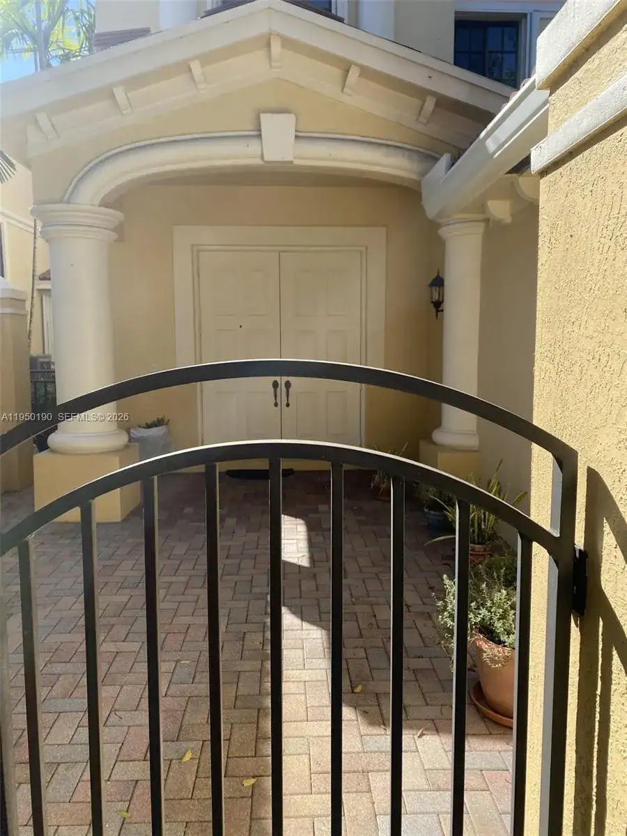 1659 Passion Vine Cir # 4, Weston FL 33326 photo 3