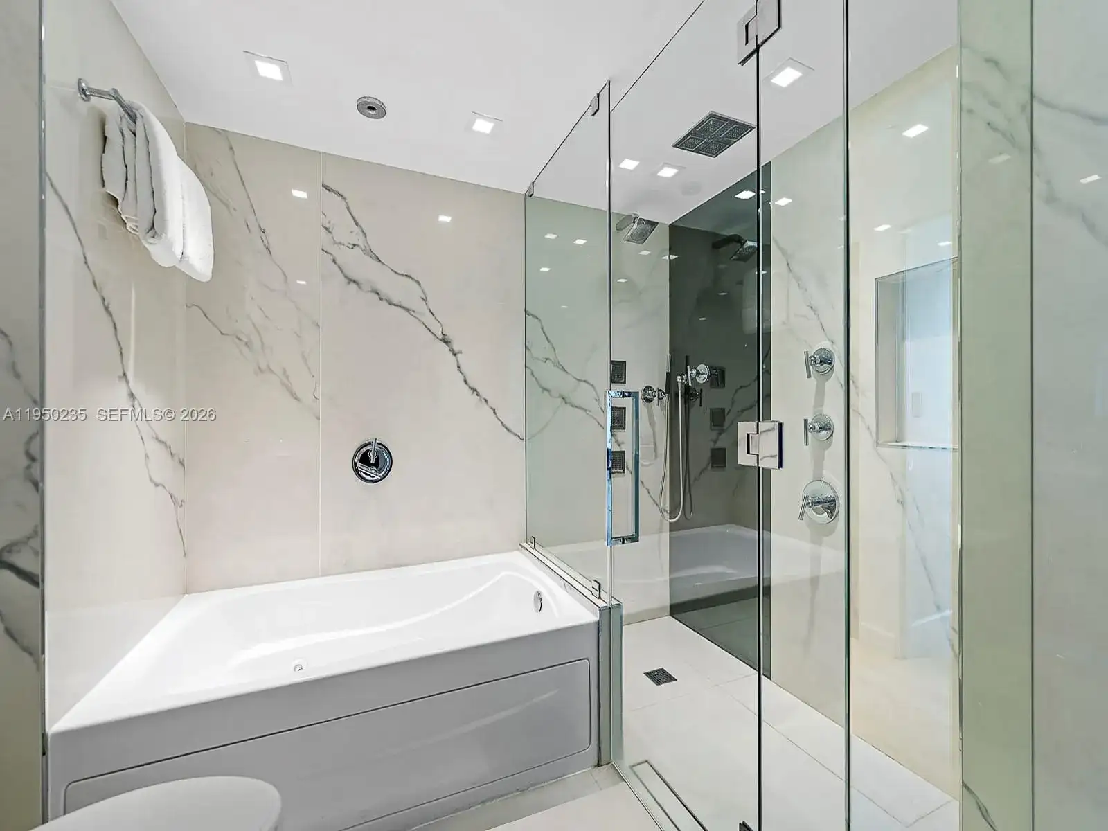 500 Brickell Ave # 2203, Miami FL 33131 photo 3