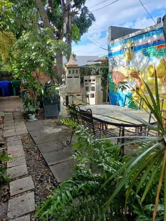 85 NW 46th St # 2, Miami FL 33127