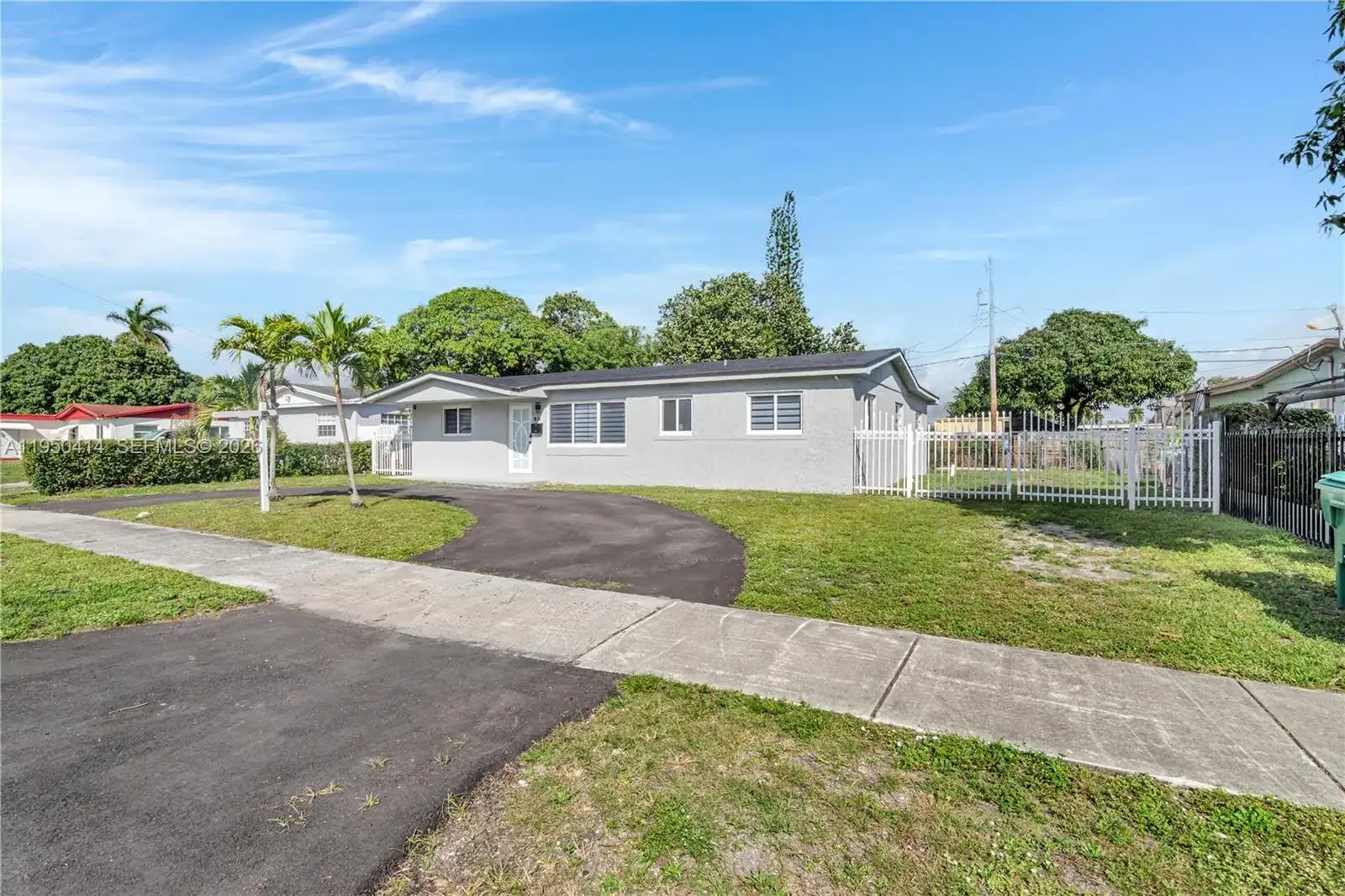 911 NW 200th Ter, Miami Gardens FL 33169 photo 2