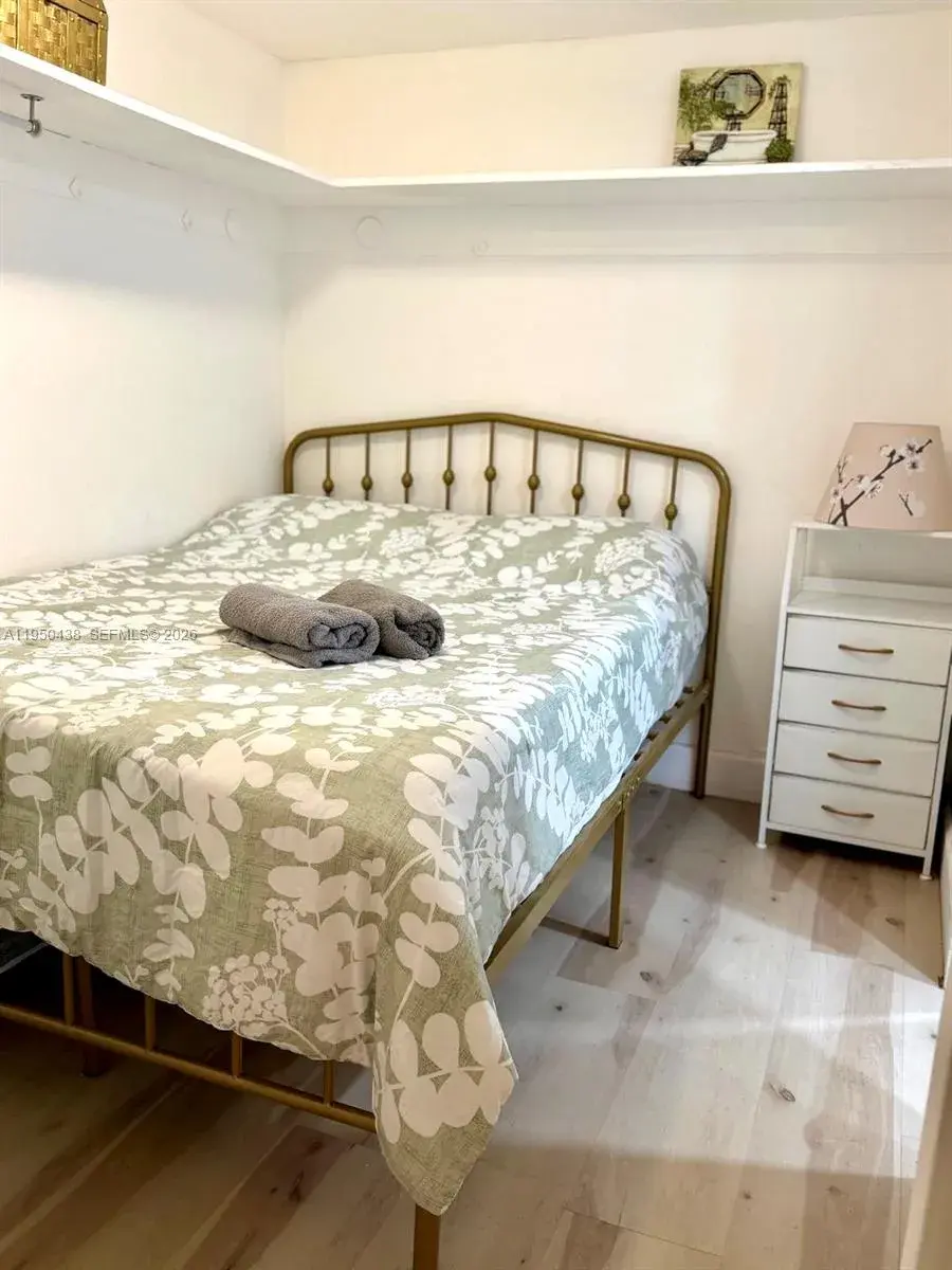 26 Diplomat Pkwy # 2325, Hallandale Beach FL 33009