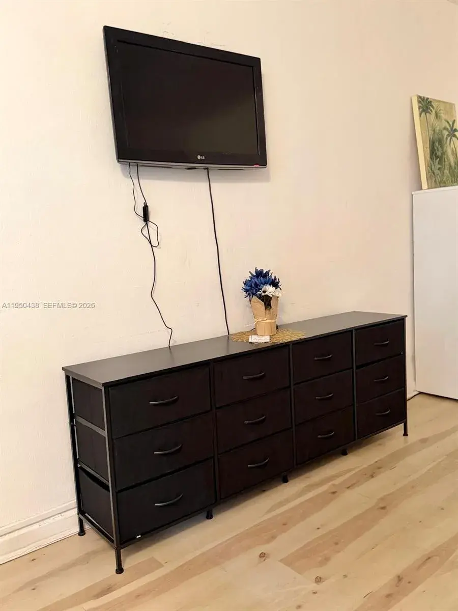 26 Diplomat Pkwy # 2325, Hallandale Beach FL 33009