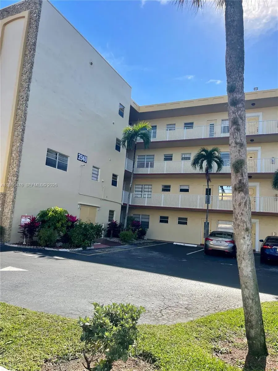 3940 NW 42nd Ave # 319, Lauderdale Lakes FL 33319