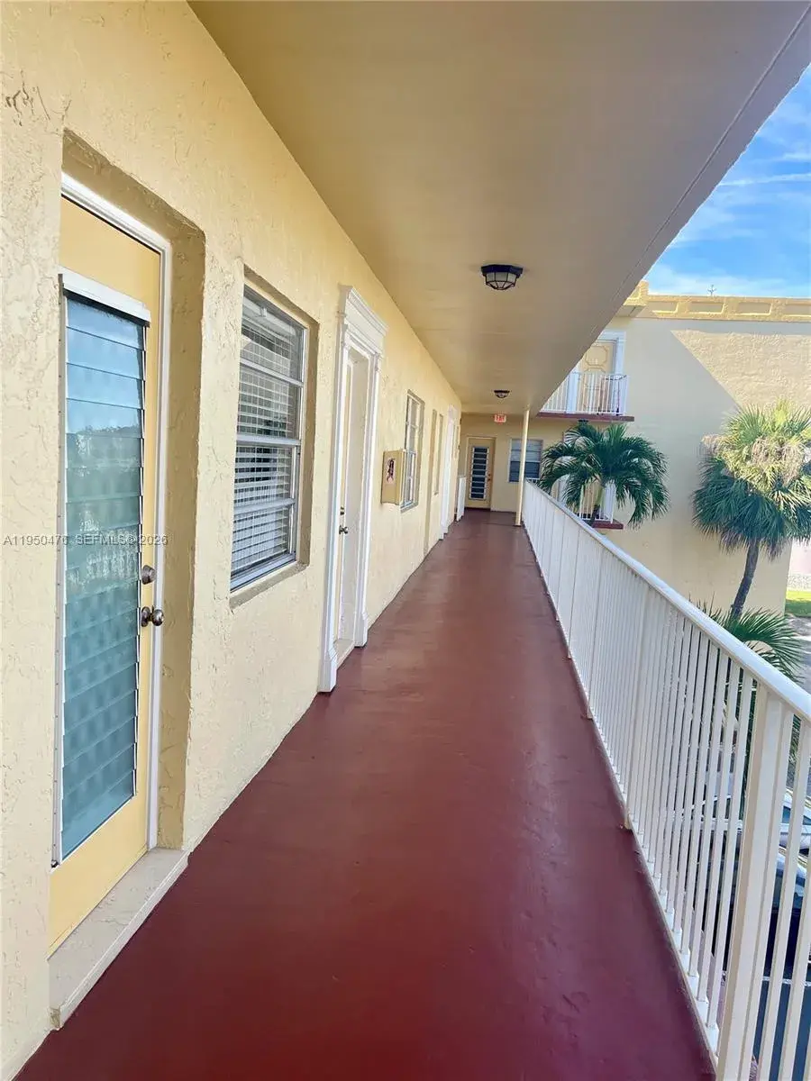3940 NW 42nd Ave # 319, Lauderdale Lakes FL 33319