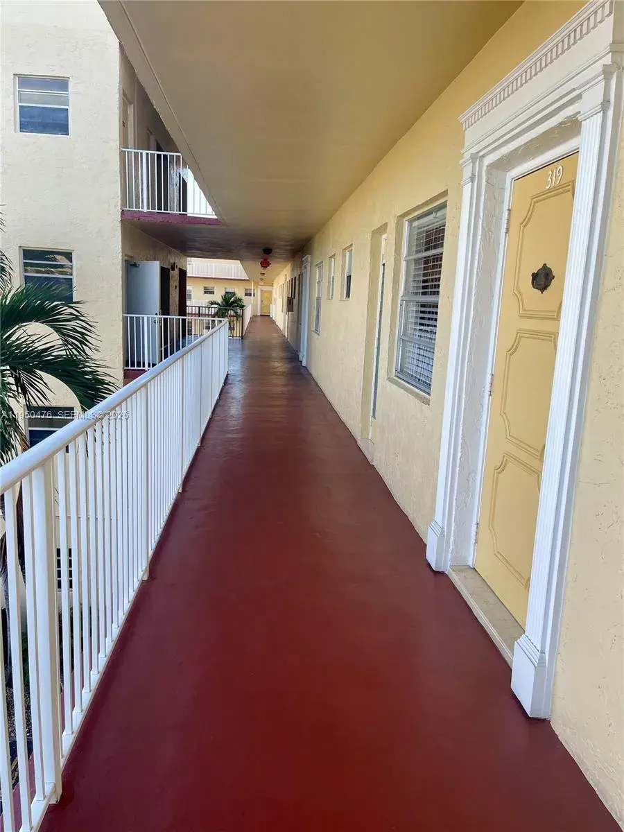3940 NW 42nd Ave # 319, Lauderdale Lakes FL 33319