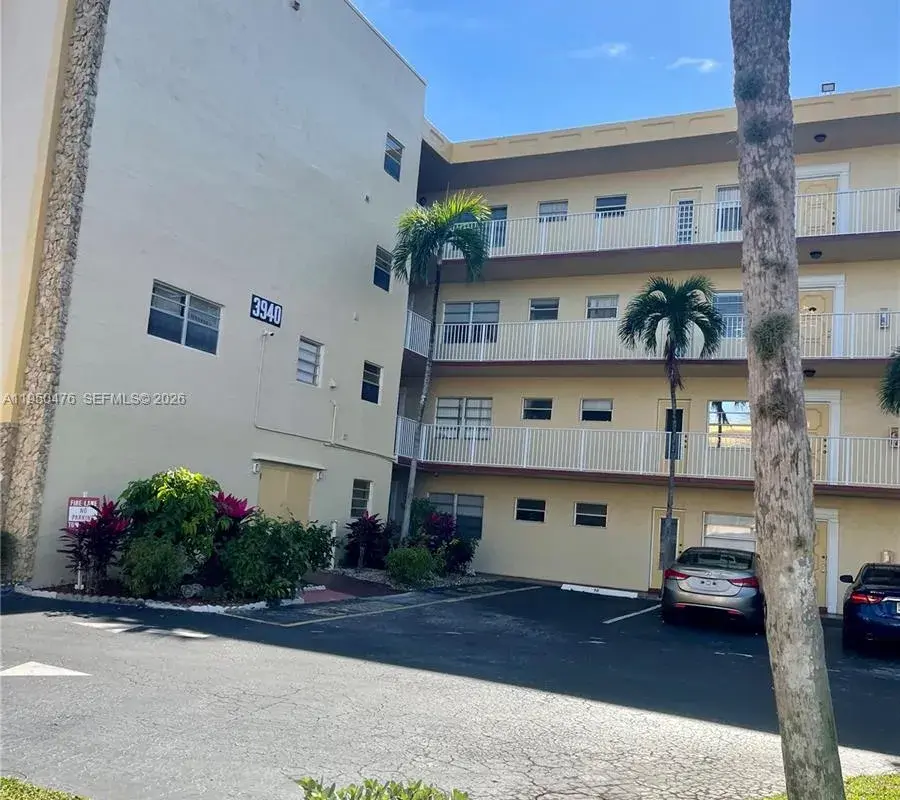 3940 NW 42nd Ave # 319, Lauderdale Lakes FL 33319