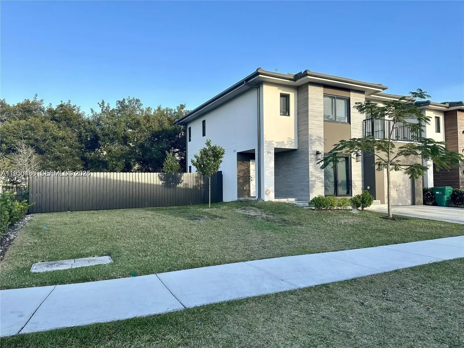 306 NW 11th Ct, Florida City FL 33034 photo 2