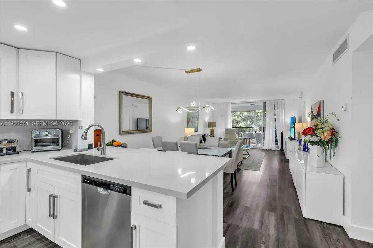 3910 Inverrary Blvd # B, Lauderhill FL 33319