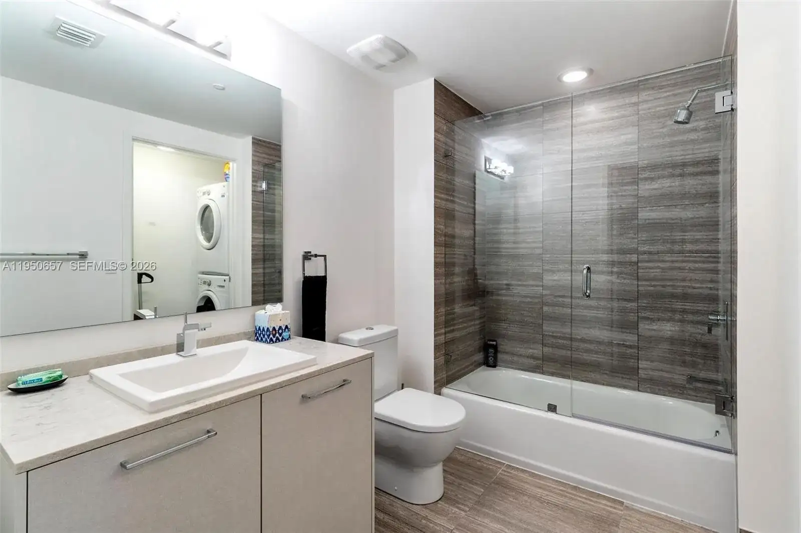 1010 Brickell Ave # 1404, Miami FL 33131 photo 2