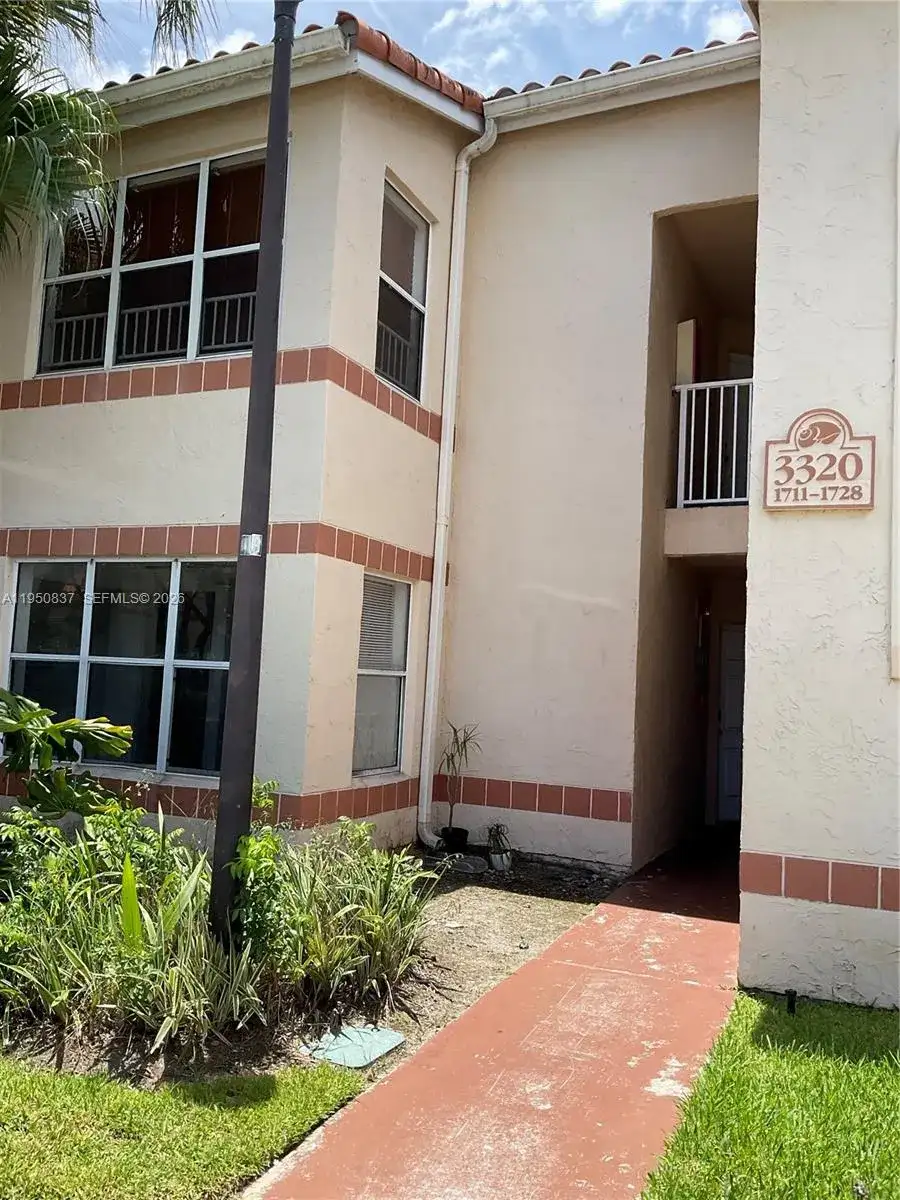 3320 N Pinewalk Dr N # 1715, Margate FL 33063 photo 4