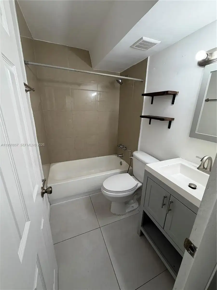 5199 NW 7th St # 111, Miami FL 33126 photo 3