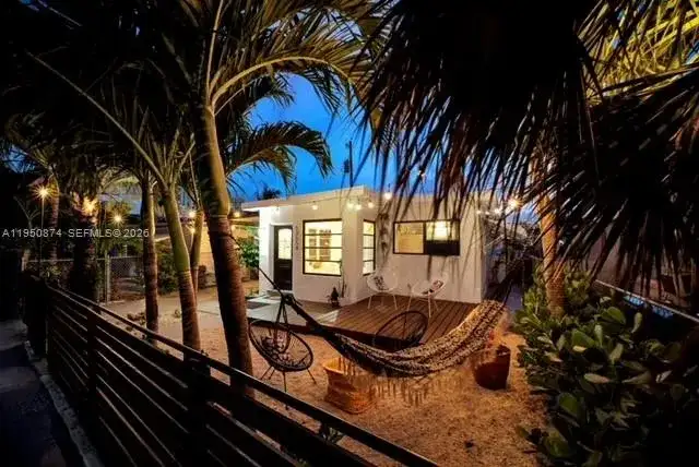 13654 NE 20th Pl, North Miami Beach FL 33181 photo 2
