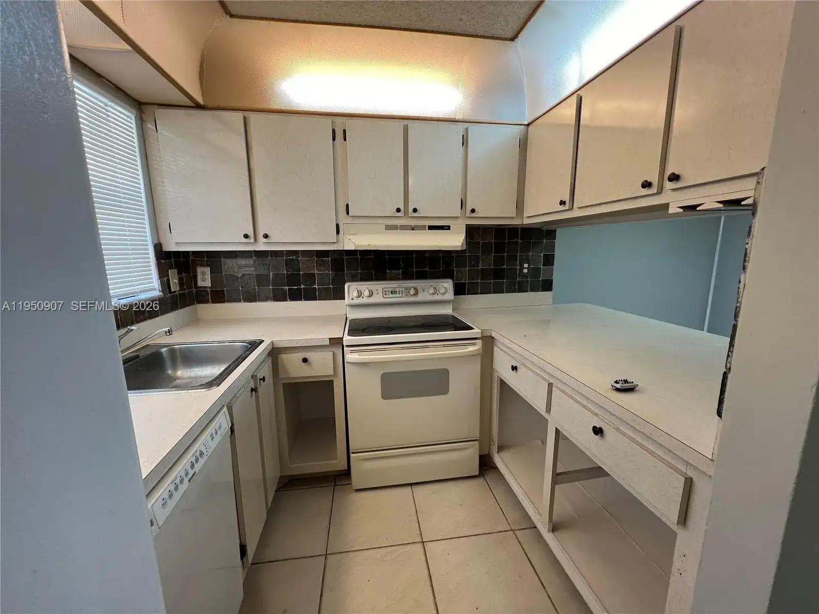 809 NE 214th Ln # 2, Miami FL 33179 photo 3