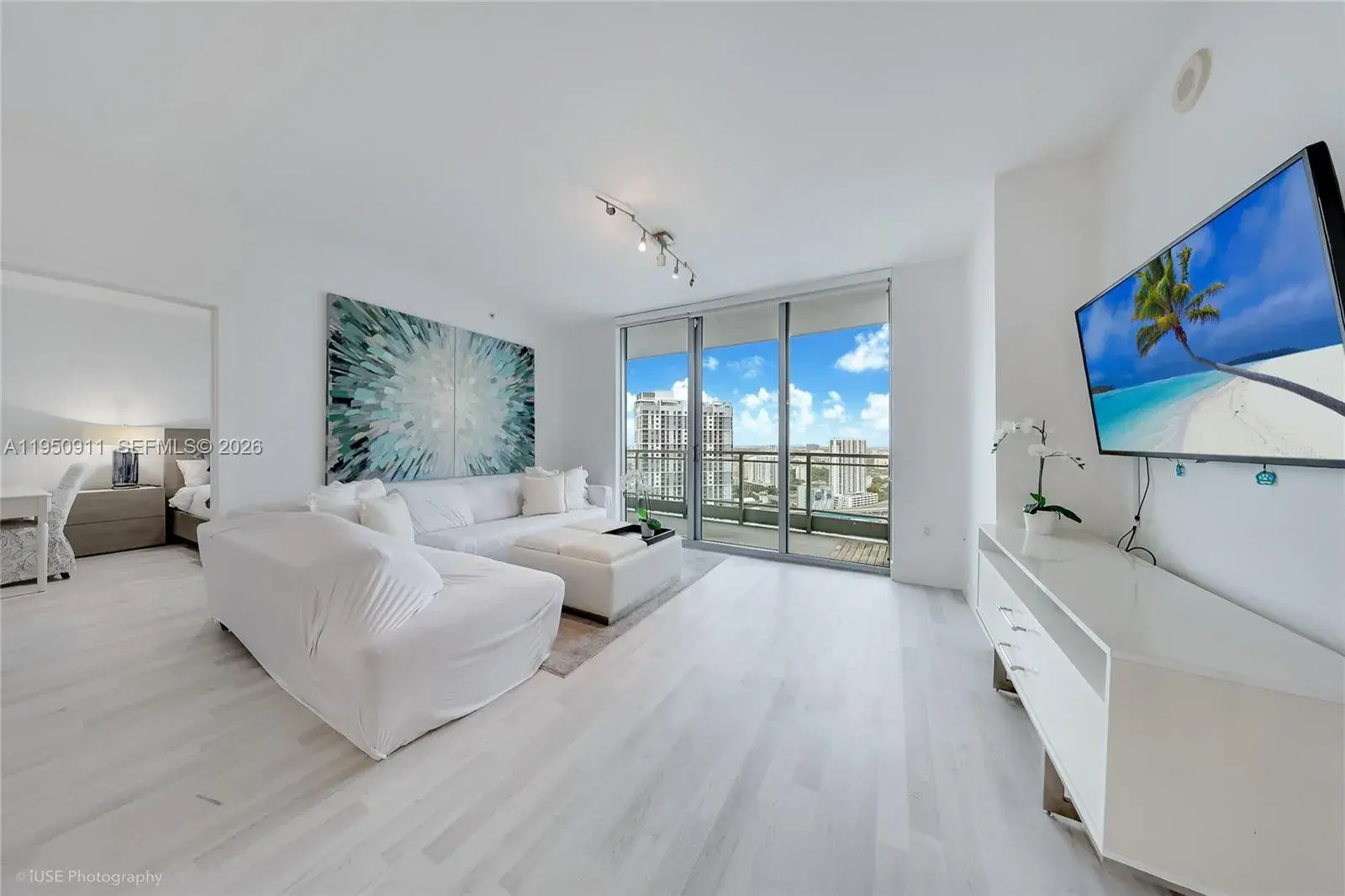 2 bedroom 2 bath Residential for sale at 90 SW 3rd St # 3109, Miami FL 33130