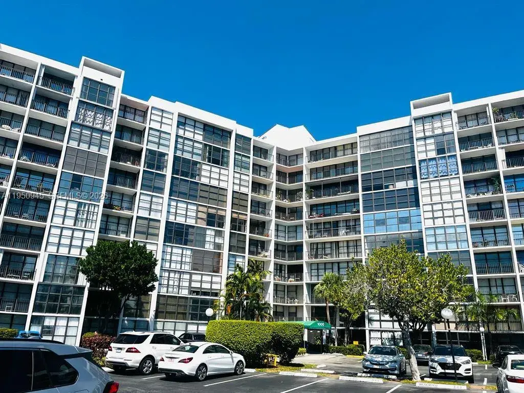1000 Parkview Dr # 605, Hallandale Beach FL 33009