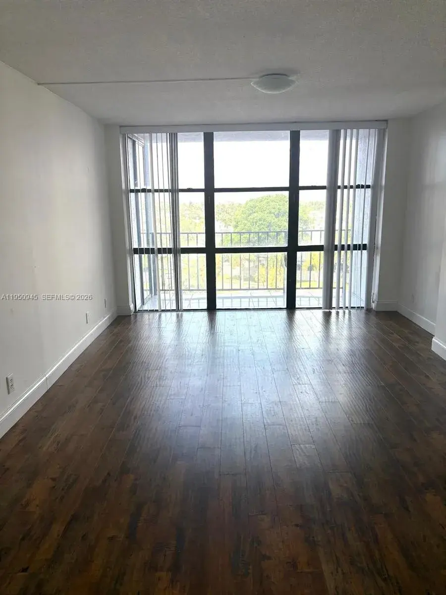 1000 Parkview Dr # 605, Hallandale Beach FL 33009