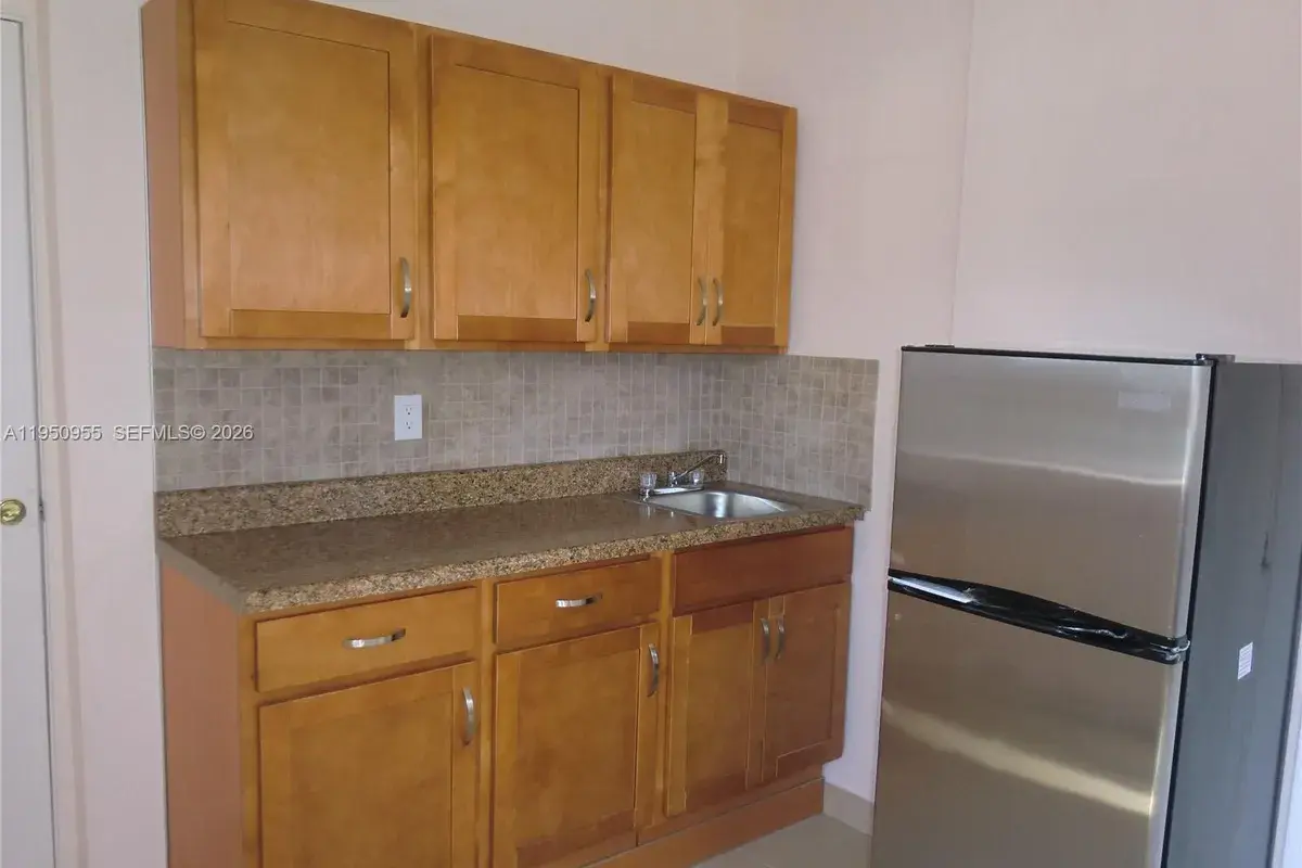 734 SW 5, Hallandale Beach FL 33009