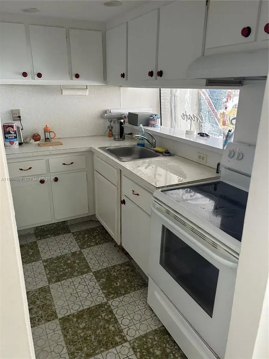 401 Ocean Dr # 810, Miami Beach FL 33139 photo 2