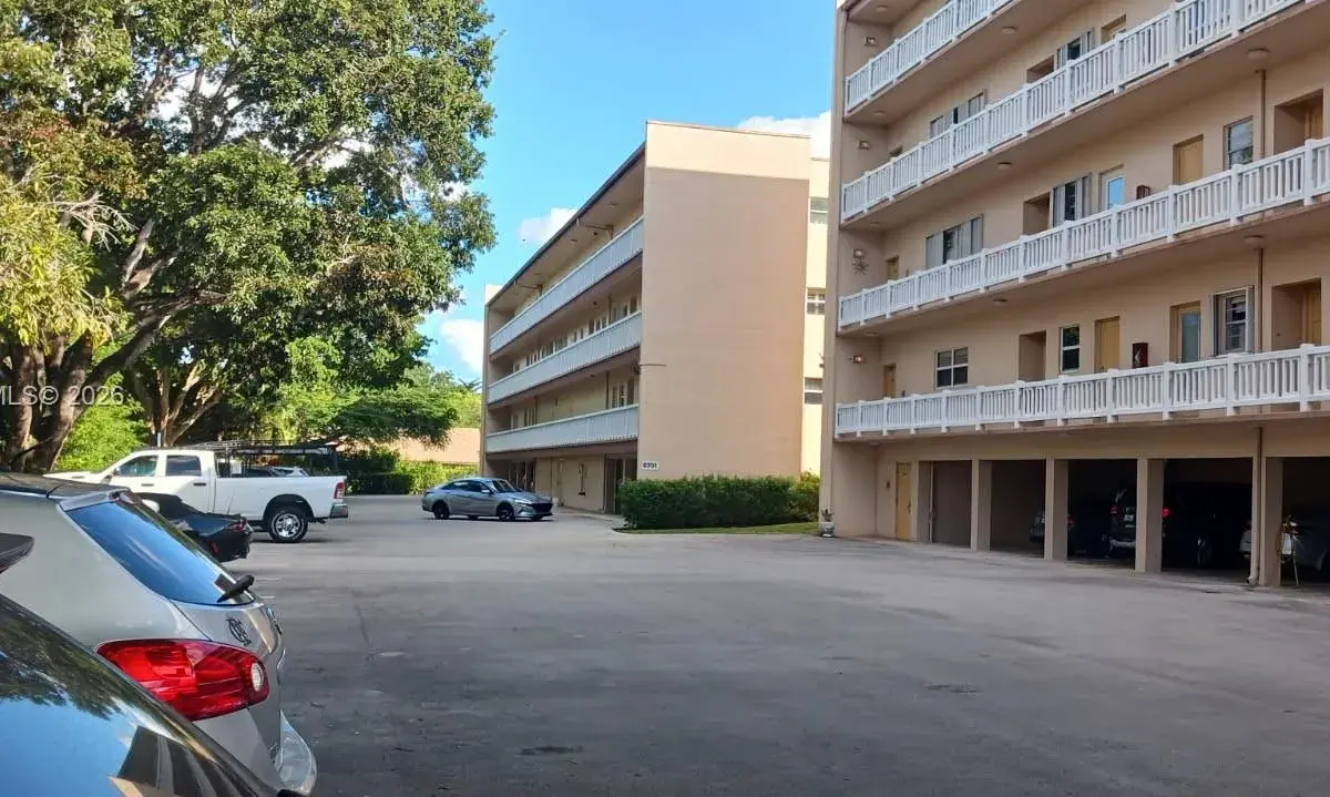 6731 Cypress Rd # 310, Plantation FL 33317
