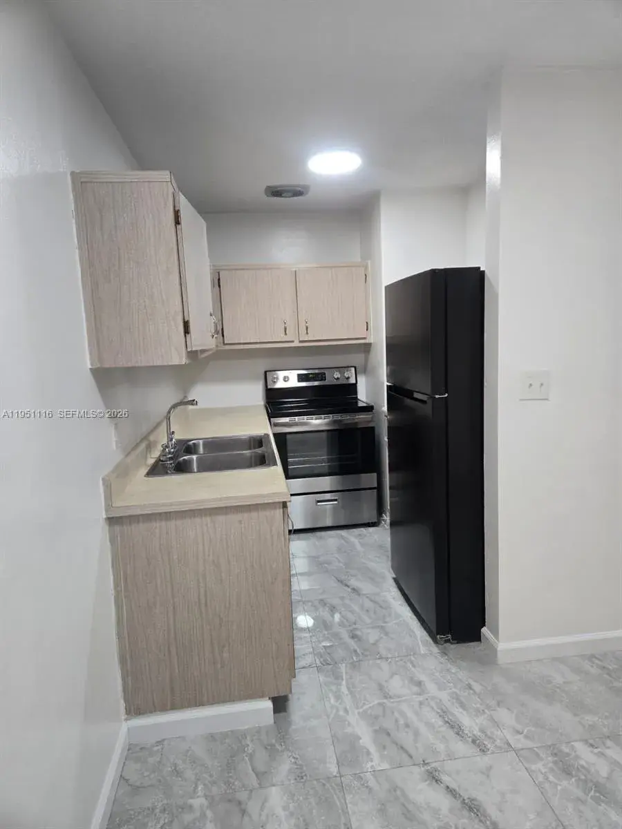 5120 NE 18th Ave # 2, Fort Lauderdale FL 33334
