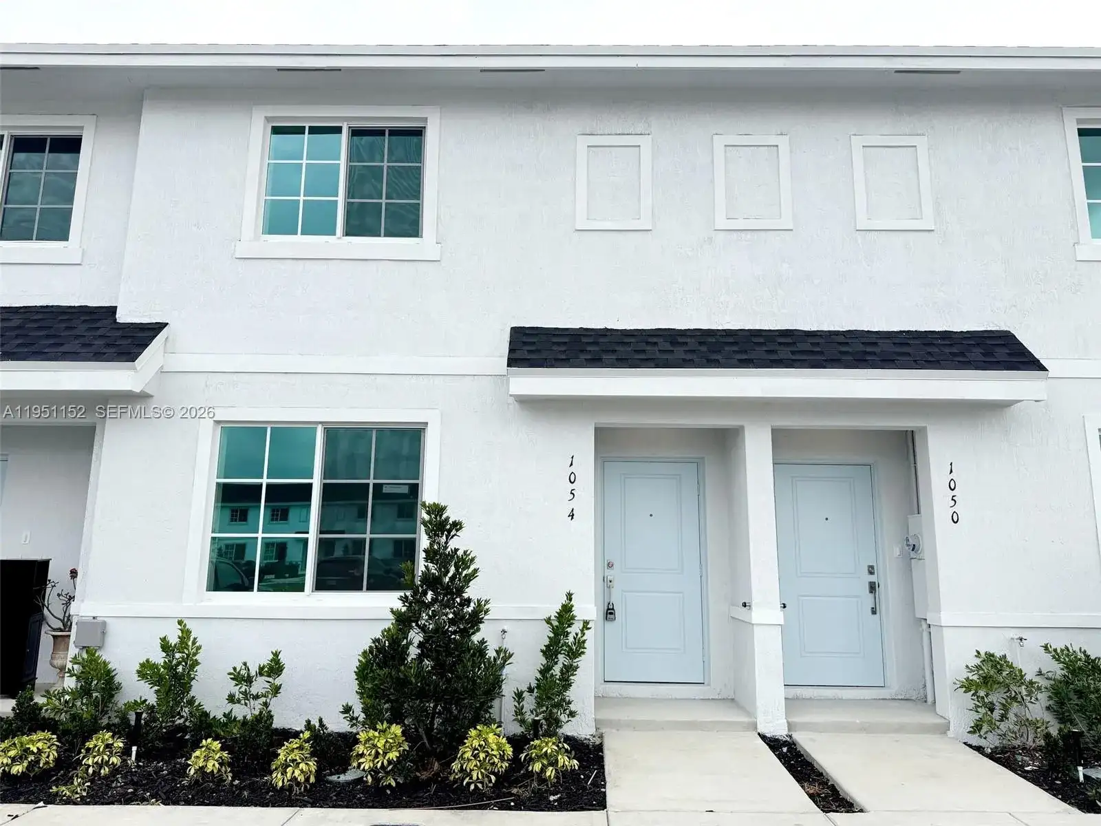 1054 NW 6 terr, Florida City FL 33034 photo 2