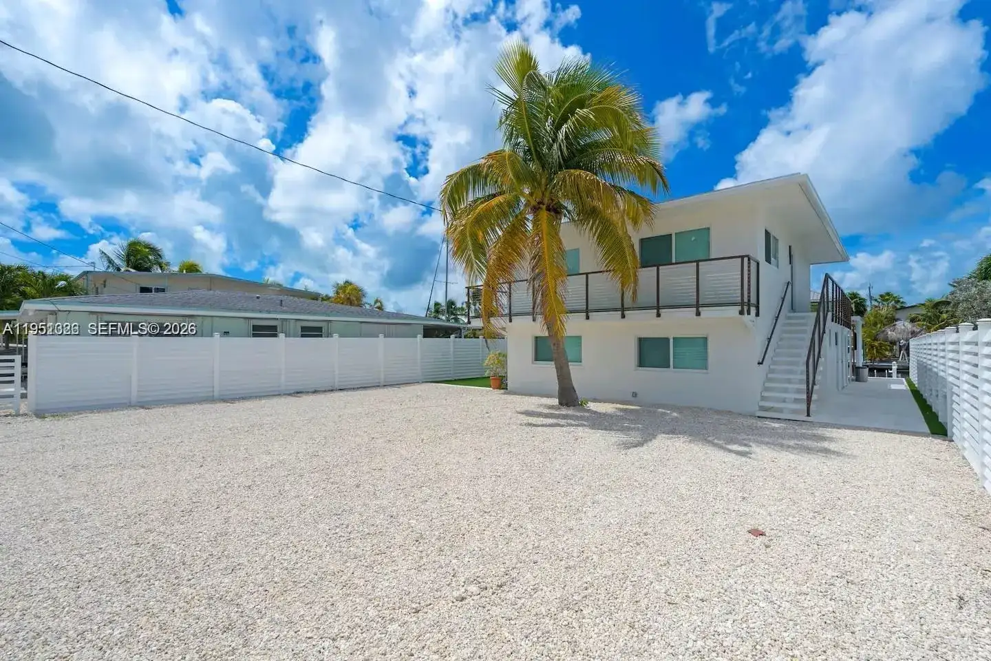 125 Gardenia St, Plantation Key FL 33070 photo 2